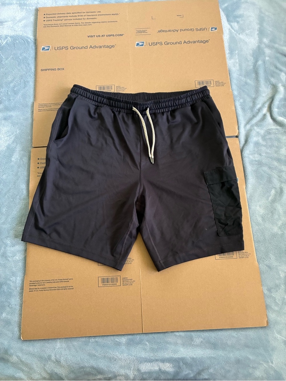 Vuori Sunday Performance Utility Short 8 Men’s Black Large Pockets Stretch Gym